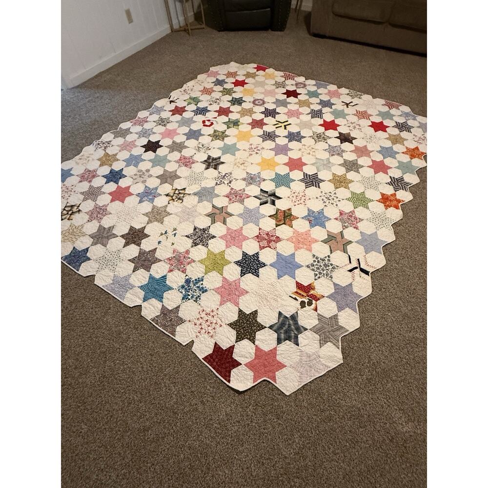 Vintage Touching Stars / Strip Stars Antique Quilt, Scalloped Edge! 90x105 Nice